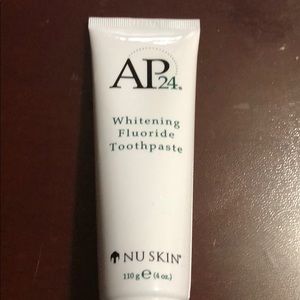 Whitening fluoride toothpaste
